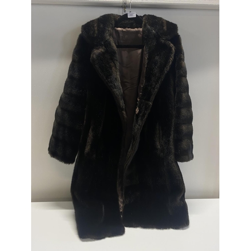 294 - A vintage ladies fur coat