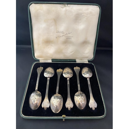 108 - A set of hallmarked for Sheffield silver teaspoons