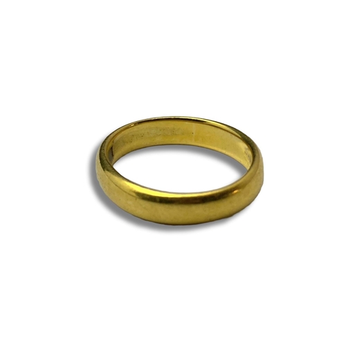 126 - A 22ct gold band ring 4.16 grams. size I