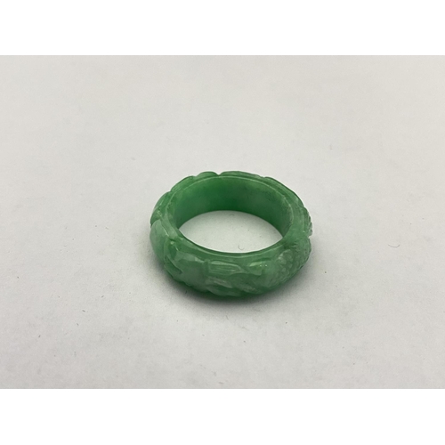 149 - A Green Jade ring large size U