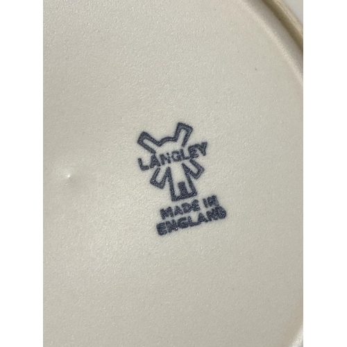 22 - A selection of mid-century Langley dinner and side plates (18 in total), shipping unavailable