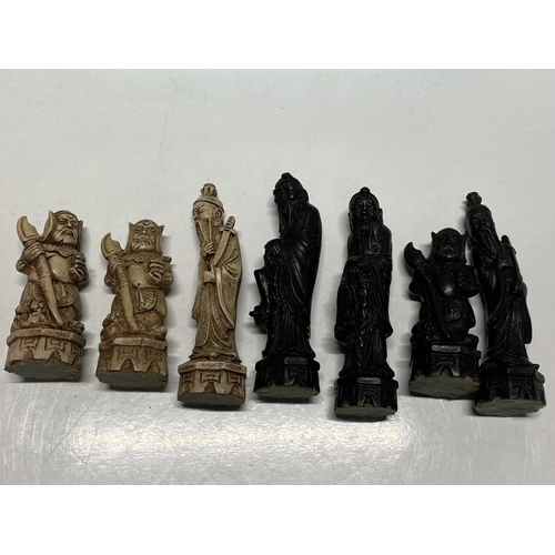 293 - A complete set of Oriental themed chess pieces