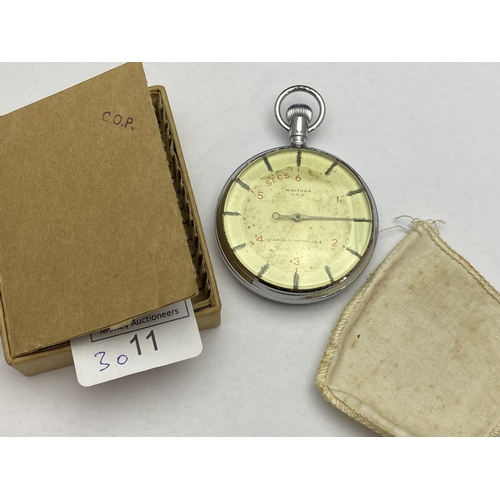 231 - A WW2 period military Waltham stopwatch, Broad arrow to back, Pattern 6
