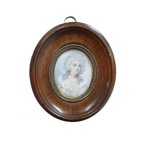 66 - A Georgian hand painted miniature of a young lady in a oak oval frame overall dimensions 13x11cm