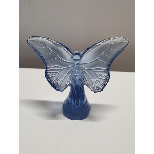 180 - A boxed contemporary piece of Lalique with Lalique France etched to the base.
