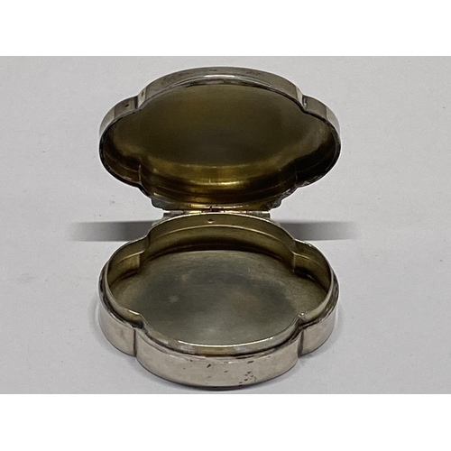 237 - A Continental silver snuff box. Weight 56.18 grams.