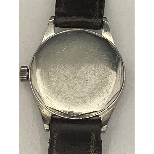 196 - A vintage Bravingtons Wetrista men's wrist watch. in GWO