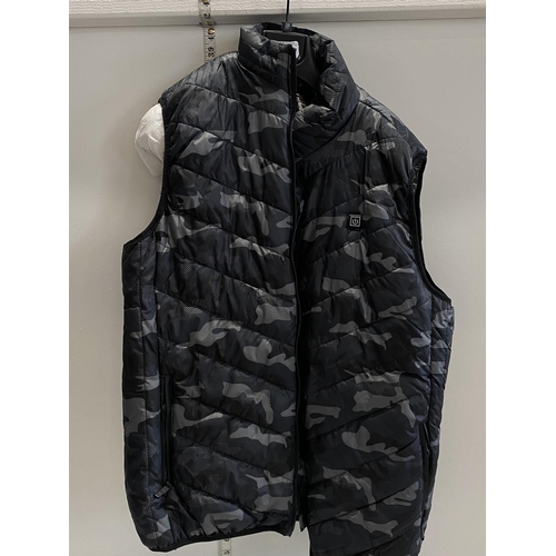 627 - A men's heated gilet XL