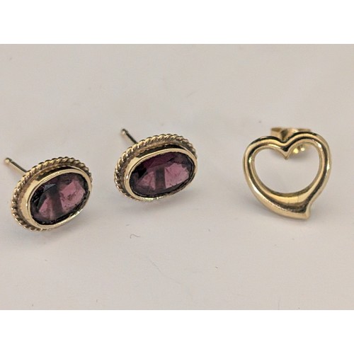 98 - A Pair of 9ct Gold And Red Garnet Earrings With One Heart Shaped Earring 2.90