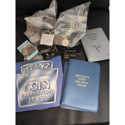 119 - A Collection of 20th Century Decimal Coinage, including UK, Isle of Man, and Australian Sets