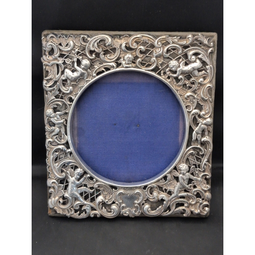 135 - Edwardian William Comyns Sterling Silver Photo Frame, 1901 15x16cm