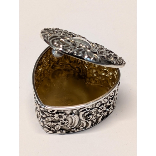 144 - A Late Victorian Sterling Silver Heart-Shaped Trinket Box with Gilt Interior by W D Birmingham 1900 ... 