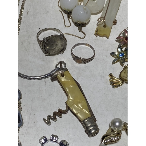 122 - A Large Collection of Vintage Costume Jewellery and Small Collectables