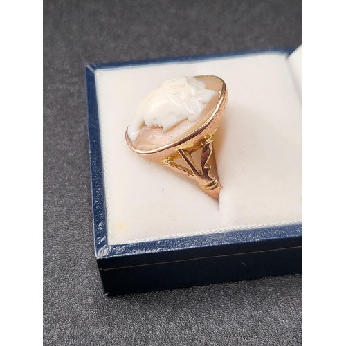 1 - 9ct Gold Cameo Ring Size P Fully Hallmarked ( Weight 4.5g)