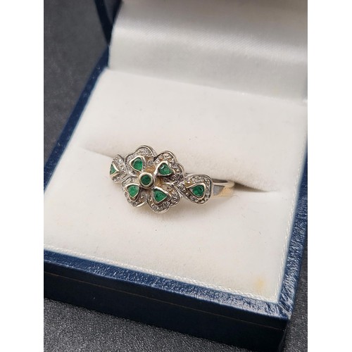 17 - 9ct White Gold Diamond & Green Stone Shamrock Ring Fully Hallmarked Size O (Weight 2.5g)