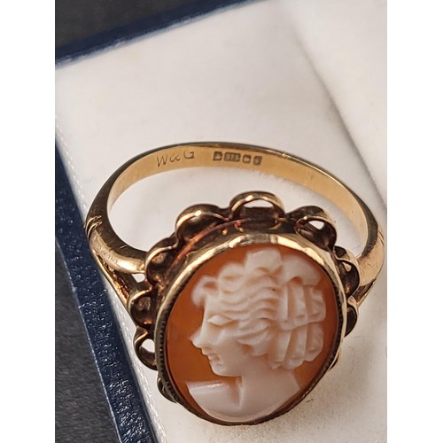 18 - 9ct Gold Cameo Ring Fully Hallmarked Size M ( Weight 3.1g)