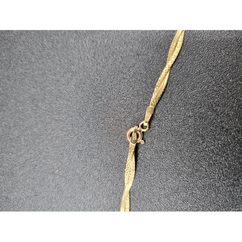 26 - 9ct Gold Twist Choker Necklace 40cm Long Unclasped (Weight 2.7g)