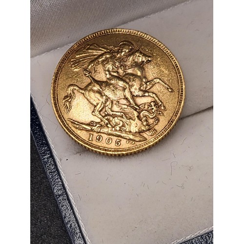 37 - 22ct Gold Full Sovereign Dated 1905 ( Weight 8g)