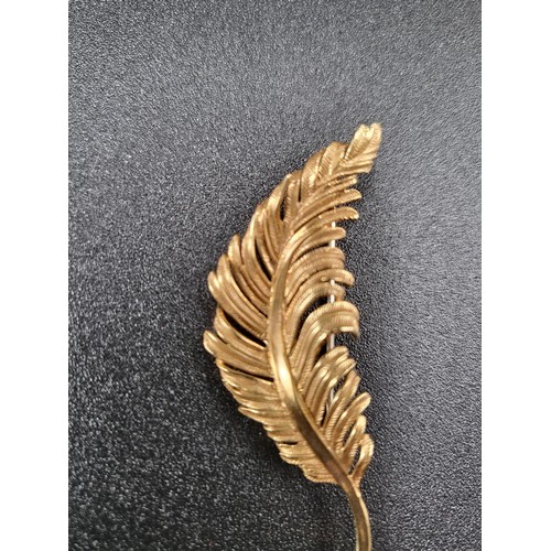 58 - 14ct Vintage Crosse Germany Leaf Brooch Fully Hallmarked Measures 5cm Long (Weight 4.1g) Has Metal P... 