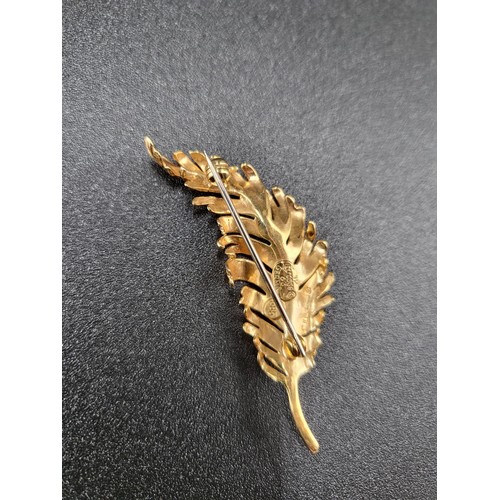 58 - 14ct Vintage Crosse Germany Leaf Brooch Fully Hallmarked Measures 5cm Long (Weight 4.1g) Has Metal P... 