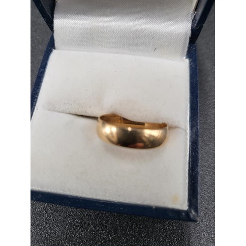 61 - 9ct Gold Wedding Band Fully Hallmarked Size J/K (Weight 1.5g)