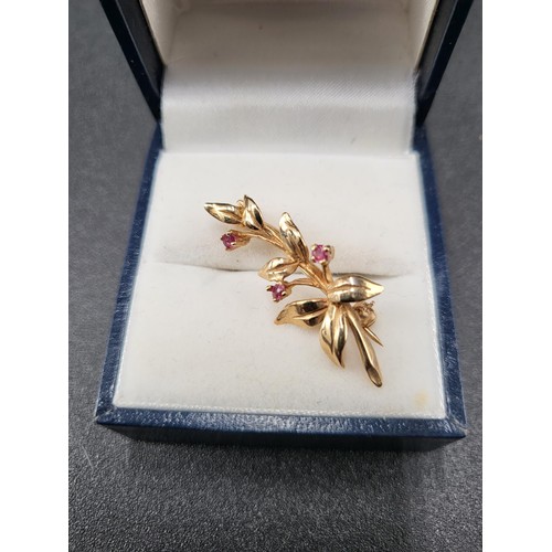 62 - 9ct Gold Flower & Ruby Brooch Fully Hallmarked Measures 3.5cm Long (Weight 2.1g)