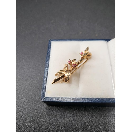 62 - 9ct Gold Flower & Ruby Brooch Fully Hallmarked Measures 3.5cm Long (Weight 2.1g)