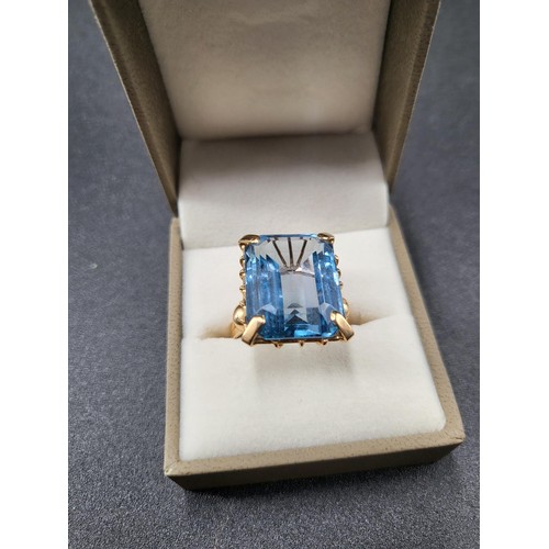 29 - 18ct Gold Large Aquamarine Cocktail Ring Fully Hallmarked Ring Size O Stone Size Measures an Impress... 