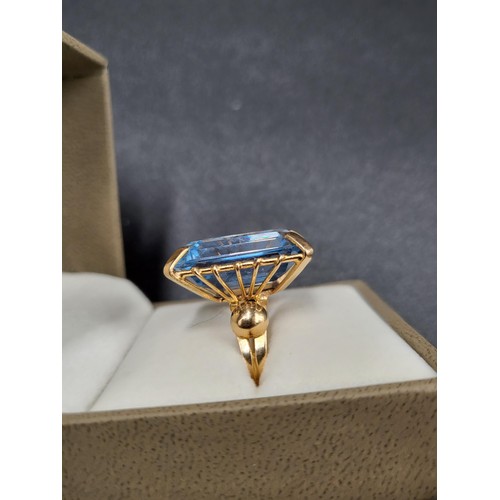 29 - 18ct Gold Large Aquamarine Cocktail Ring Fully Hallmarked Ring Size O Stone Size Measures an Impress... 