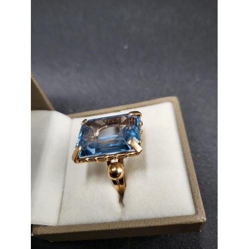 29 - 18ct Gold Large Aquamarine Cocktail Ring Fully Hallmarked Ring Size O Stone Size Measures an Impress... 