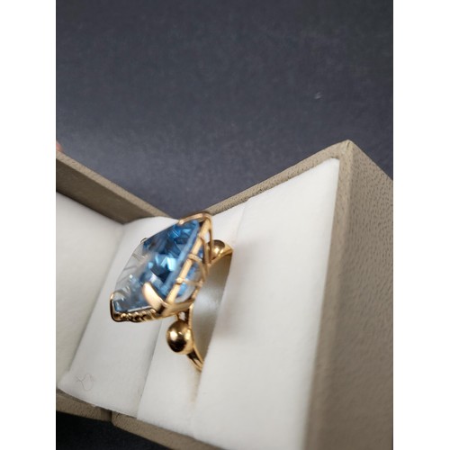 29 - 18ct Gold Large Aquamarine Cocktail Ring Fully Hallmarked Ring Size O Stone Size Measures an Impress... 