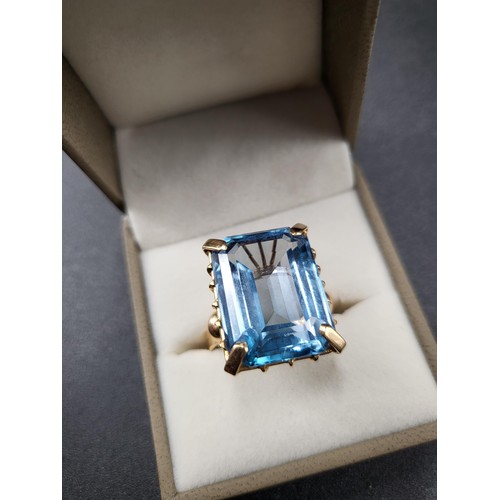 29 - 18ct Gold Large Aquamarine Cocktail Ring Fully Hallmarked Ring Size O Stone Size Measures an Impress... 