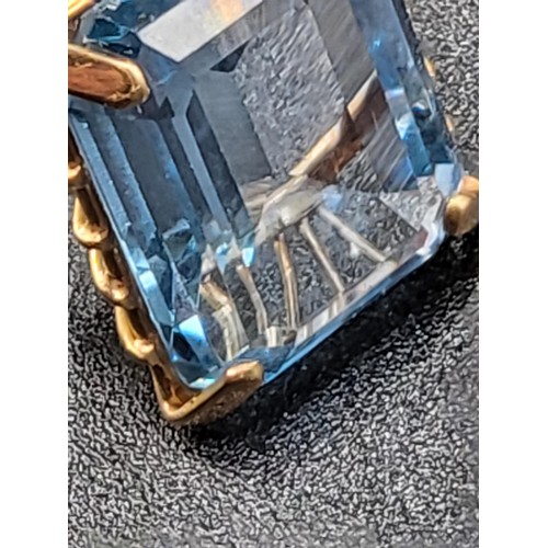 29 - 18ct Gold Large Aquamarine Cocktail Ring Fully Hallmarked Ring Size O Stone Size Measures an Impress... 