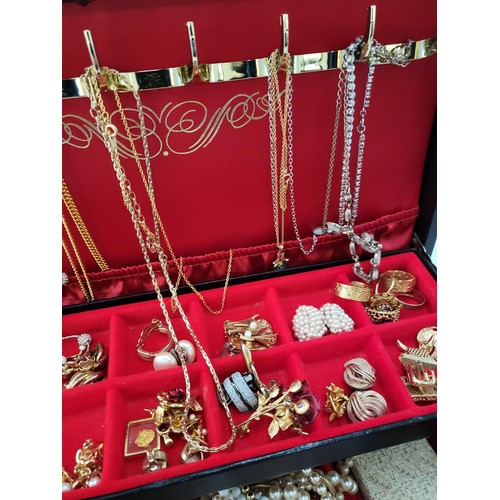 114 - Jewellery Box Full of Vintage & Modern Jewellery Includes Brooches, Necklaces, Rings Etc