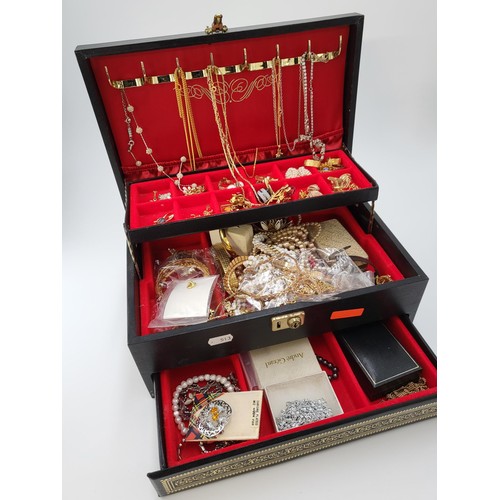 114 - Jewellery Box Full of Vintage & Modern Jewellery Includes Brooches, Necklaces, Rings Etc