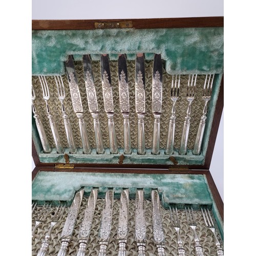 137 - Twelve Piece Fruit Fork & Knife Set in Oak & Velvet Lined Case In Great Condition