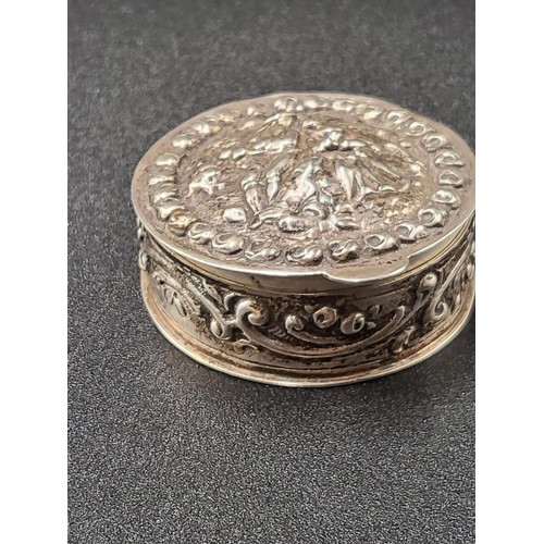 82 - Small 800 Grade Silver Box Gilt Inside Depicting Lovers Scene on Lid Hallmarked To Base ( Weight 40g... 