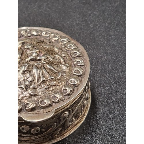 82 - Small 800 Grade Silver Box Gilt Inside Depicting Lovers Scene on Lid Hallmarked To Base ( Weight 40g... 