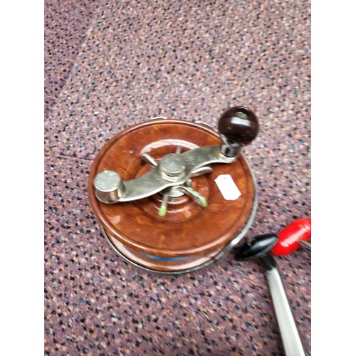 193 - Three Mixed Fished Reels Includes Penn Senator No130, Alvey Snapper Reel, Cresta Fishing Reel All Re... 