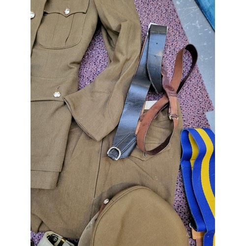 237 - Militaria Uniforms of a Captain Who Served at The Royal Army Educational Corps There Is Three Jacket... 