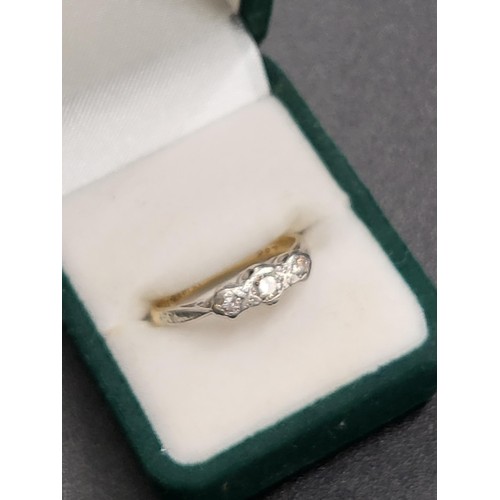 255 - 18ct Gold & Platinum Three Stone Diamond Ring Ring Size N ( Weight 2.3)