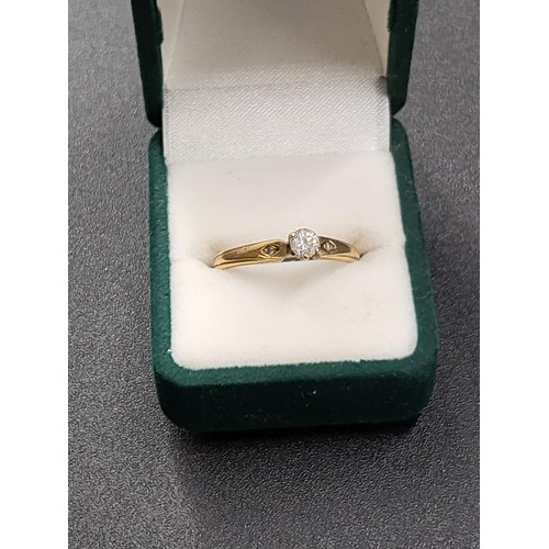 256 - 9ct Gold & Single Stone Diamond Ring Ring Size M/L ( Weight 1.9g )