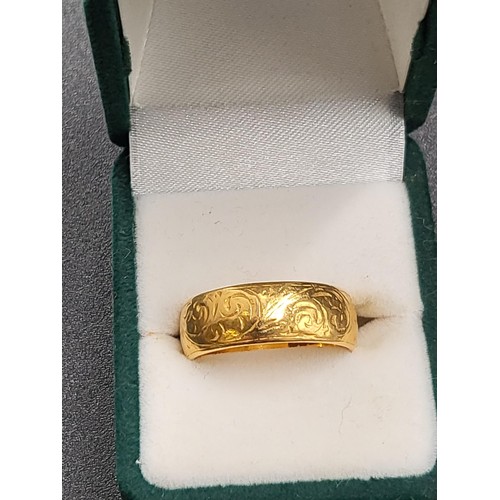 257 - 22ct Gold Wedding Band Ring with Foliage Design in Great Condition Fully Hallmarked Ring Size L( Wei... 