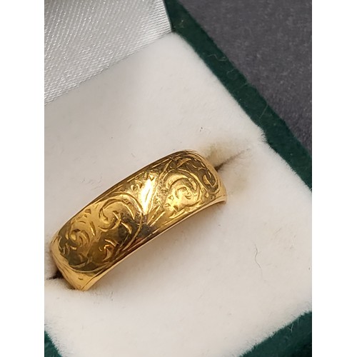 257 - 22ct Gold Wedding Band Ring with Foliage Design in Great Condition Fully Hallmarked Ring Size L( Wei... 