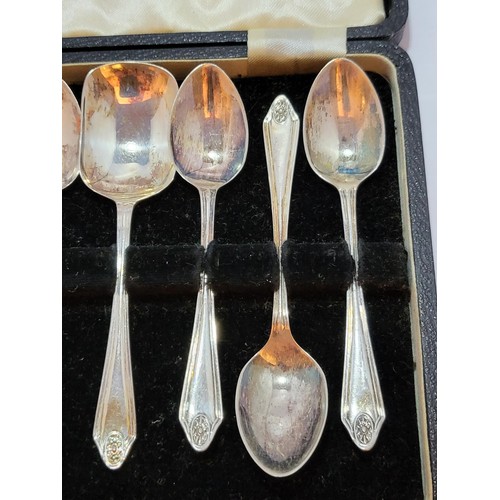 17 - Sterling Silver Spoon Set Fully Hallmarked Spoons Measure 11.5cm (Weight 87g)