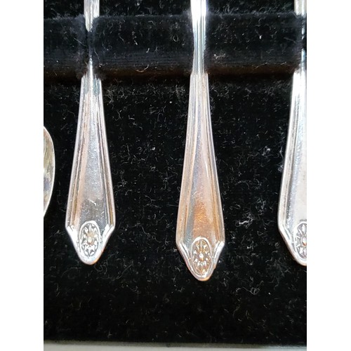 17 - Sterling Silver Spoon Set Fully Hallmarked Spoons Measure 11.5cm (Weight 87g)