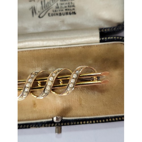 24 - Antique 9ct Gold Seed Pearl Bar Brooch Measures 4.5cm Long Hallmarked to Reverse 9ct ( Weighs 2.4g d... 