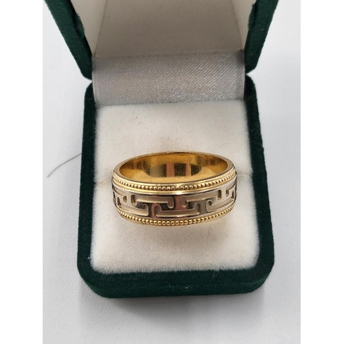 52 - 18ct Gold Greek key Wedding Band Size T ( Weighs 10.3g) Great Condition