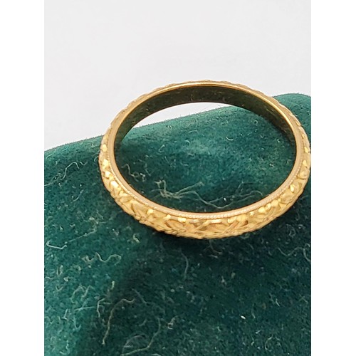 58 - 22ct Gold Wedding Band with Gorgeous Flower Design Size S( Weighs 3.9g)