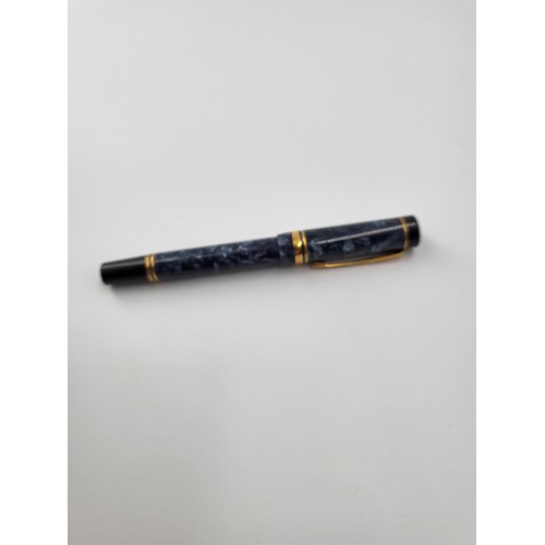 71 - Parker Duofold Centennial 18ct Gold Nib Marble Blue Effect Has small Chip out Thread part